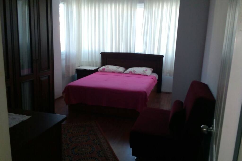 MAIN BEDROOM