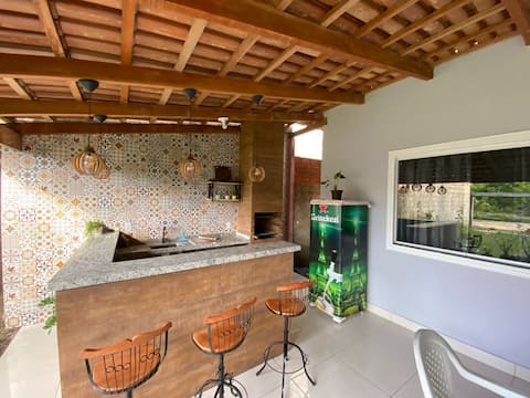 Airbnb em destaque: house for rent in Prado, Bahia. gray house II. em Prado