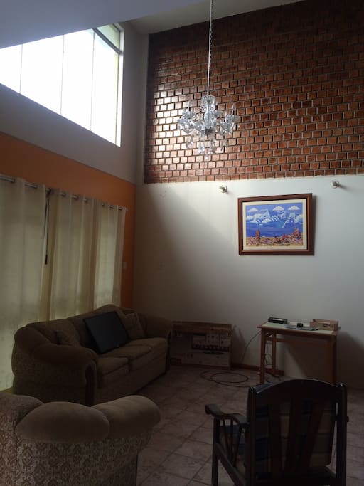 Techo alto en la sala y Araña