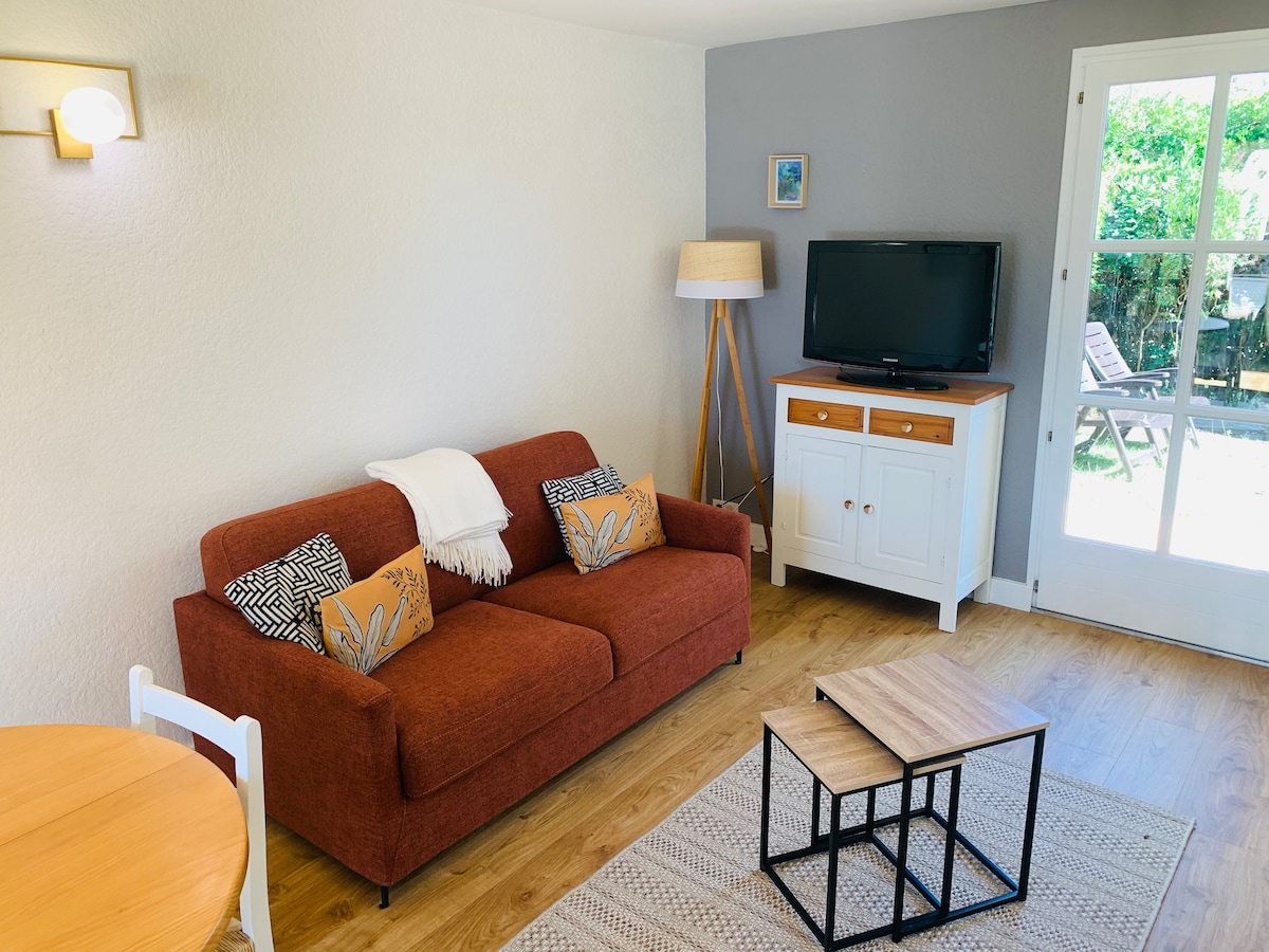 Airbnb con migliori performance: Small cozy apartment with garden a Vaux Sur Mer