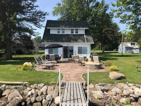 Beautiful Lakefront 5 Bedroom with Central A/C