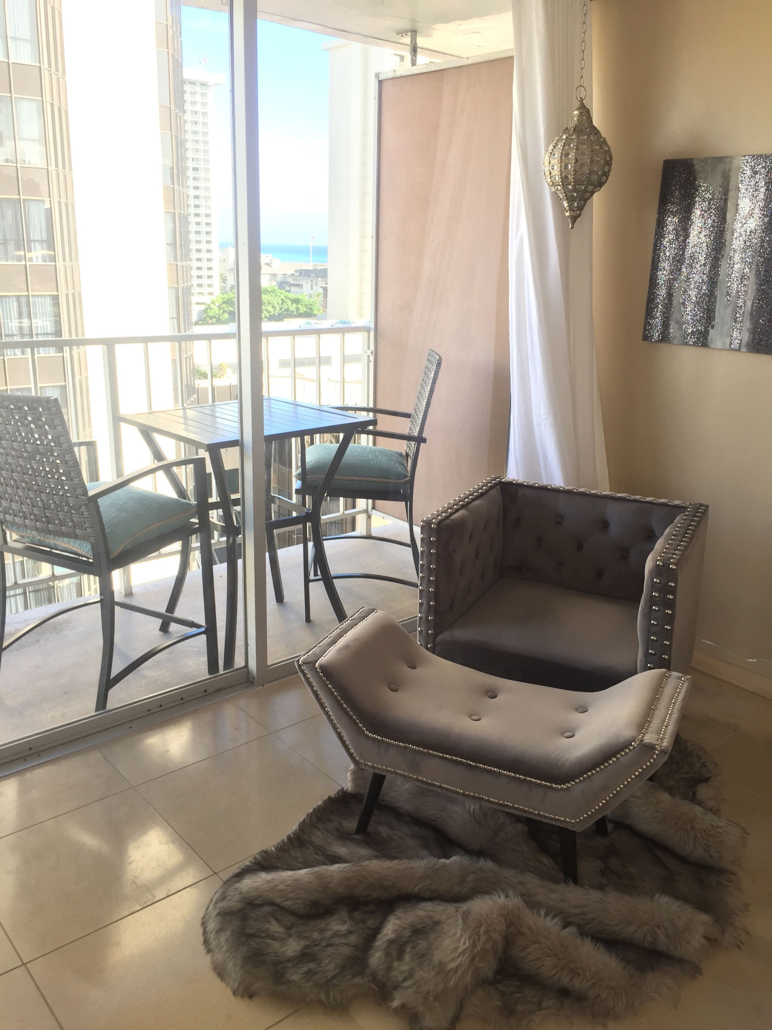 Condo in Honolulu · ★4.79 · Studio · 1 bed · 1 shared bath - Image 3