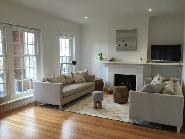 Botanical Gardens/Sporting Precinct Deco luxury