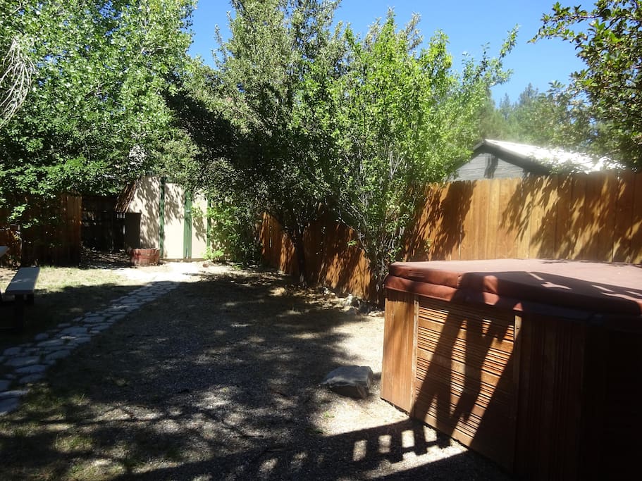 Yard,Bench,Tree,Boardwalk,Path