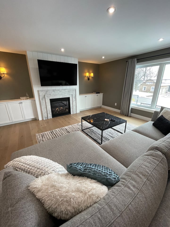 Stunning Home Best Location In Barrie - Barrie