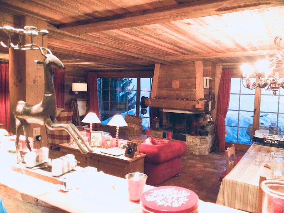 salon avec cheminée