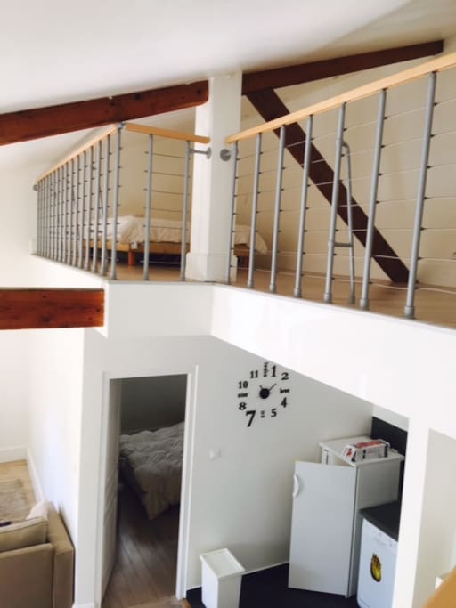 Vue de la chambre double du bas et de la mezzanine avec son lit double