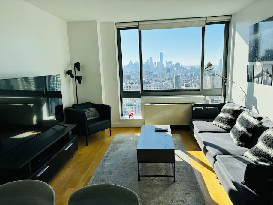 Skyline Views from a Luxe High-Rise in NYC