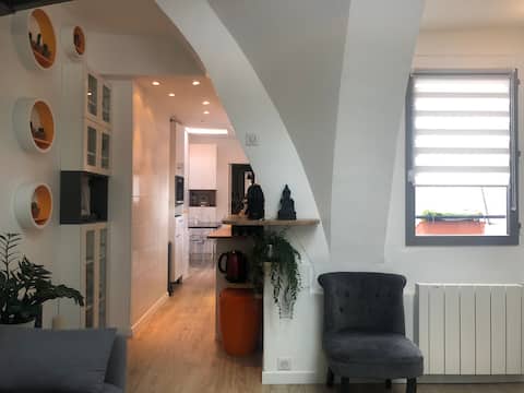Popular Airbnb listing: Paris center 38 m2 - Air Conditioning in Paris 1er Arrondissement