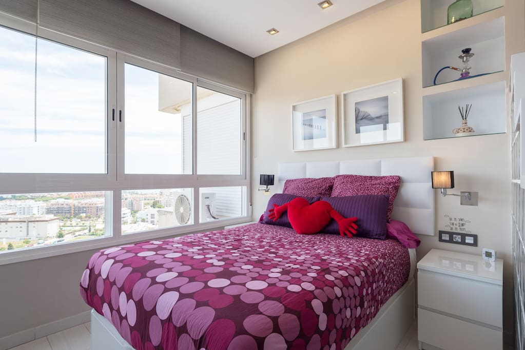 Relájate en un colchón queen size de alta calidad
Relax on a high quality queen size mattress