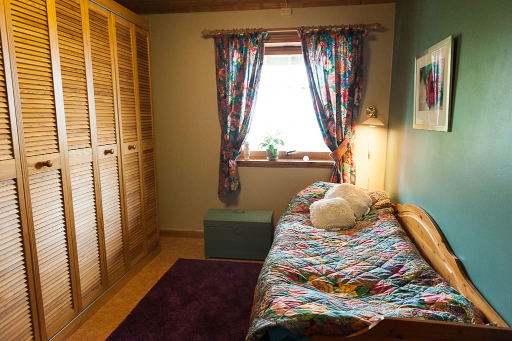Bedroom 2. With a single 90 cm bed.