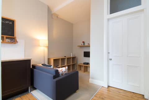 Top performing Airbnb: Best Bijou Central Glasgow City in Dennistoun