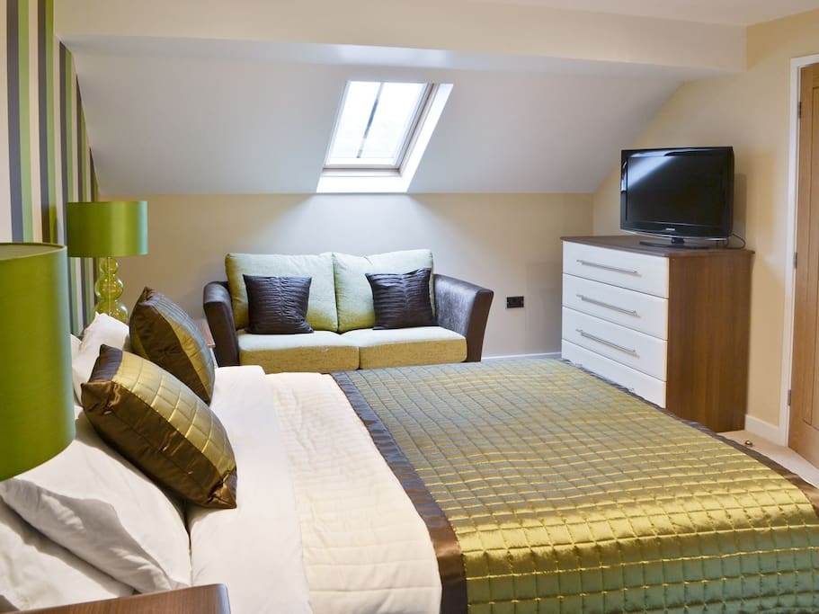 Double guest bedroom