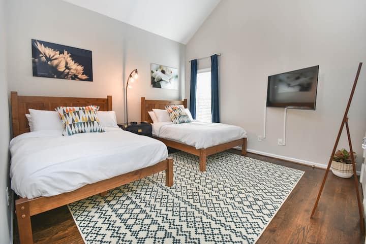 Flower room with 2 Full size beds and 50" Samsung 4K SmartTV