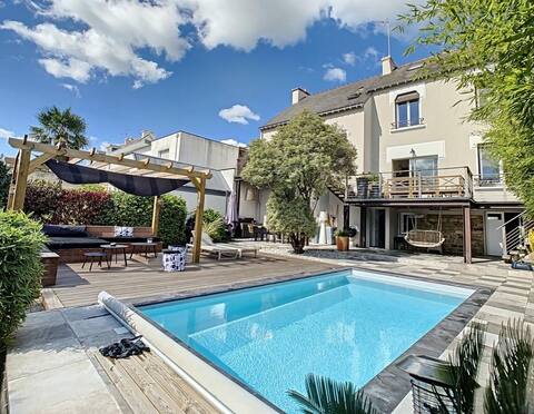 Villa with Lorient Pool