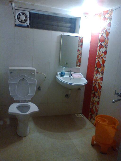 bathroom of "Sharad" Guest Room