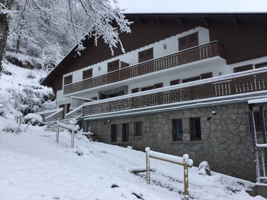 Résidence au chalet des quatre saisons ax les thermes 300 m SKI et Cure