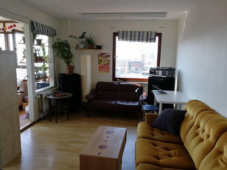 Livingroom with speakers