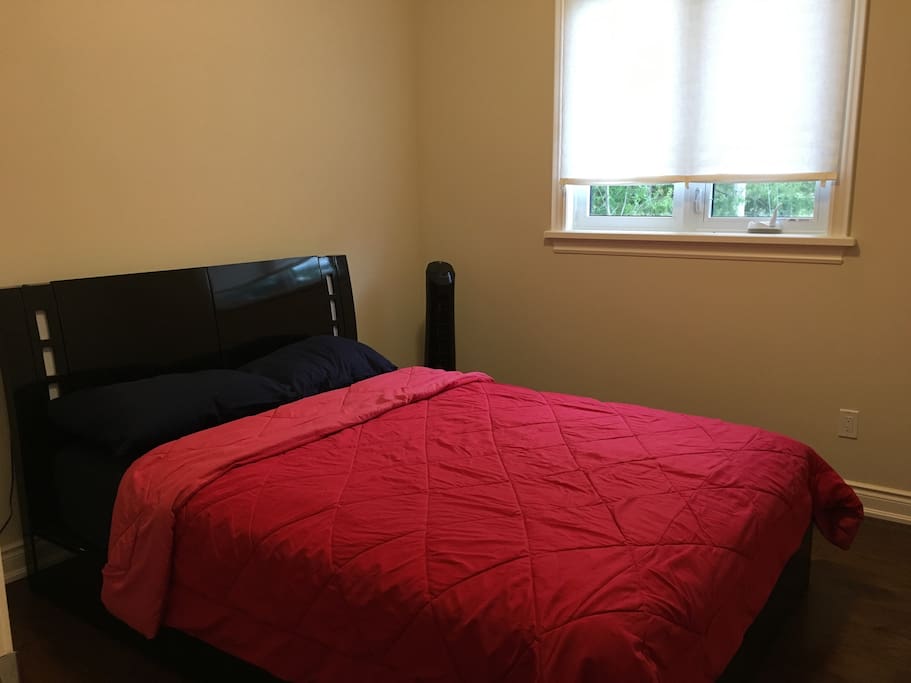 1st Bedroom (Queen)