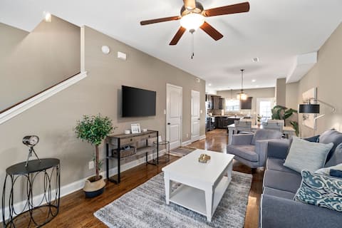 Top performing Airbnb: Downtown Luxury 2Bedroom Townhome in Clarksville
