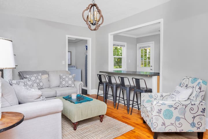Farmhouse Feel, 5 miles from Ft Bragg