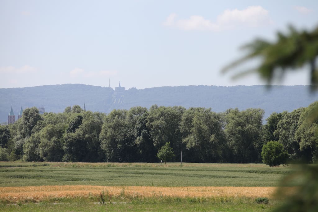 Blick vom großen Balkon auf den Herkules (Weltkulturerbe).