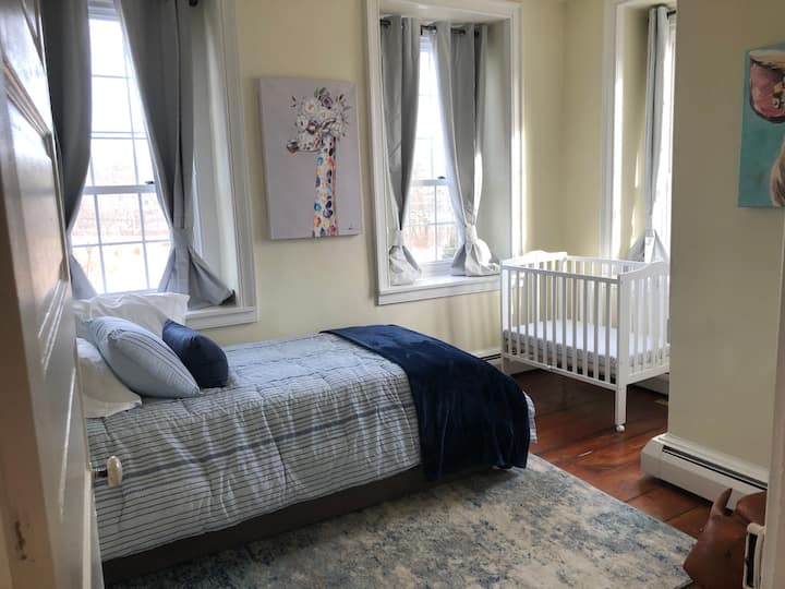 Trundle Bed/Crib
