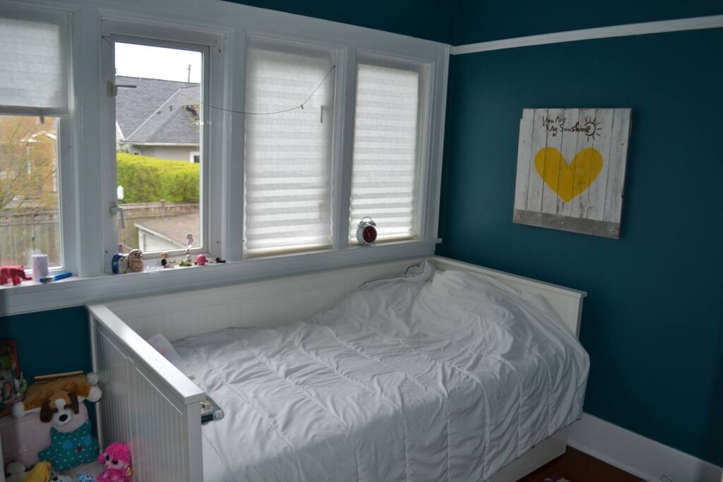 Bed expands between single and double.