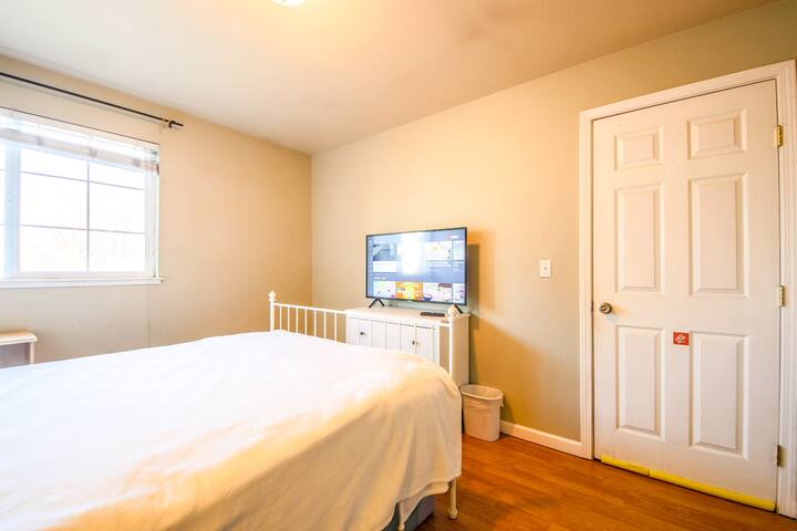 Charming home with share bath Room