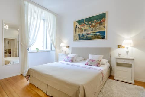 Top Airbnb: Apartment Flores Old Town - Accessible & Central in Grad Dubrovnik