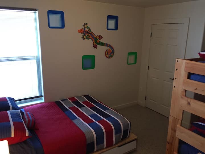 Kid's Room with Queen and Bunk Bed
