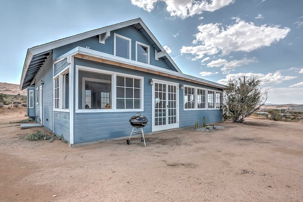 This home features over 1,500 square feet and accommodations for up to 6 guests.