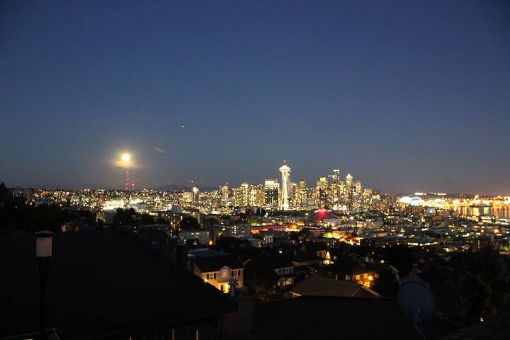 One of a Kind Queen Anne Home gallery image 5