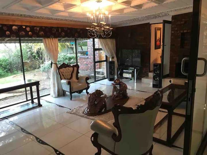 Spacious 10br W/ Pool | Steps To Beach | Sleeps 20 - East London