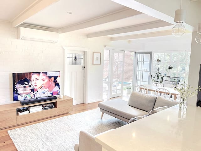 4bedroom Bungalow Brighton walk Martin St/Bay St gallery image 2