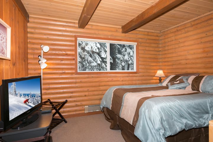 Chumba cha kulala cha kiwango cha juu na runinga, taa nzuri za kando ya kitanda