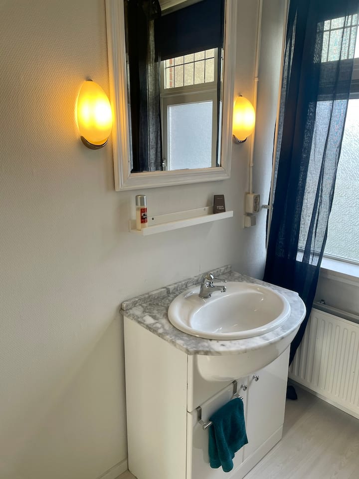 כיור במטבח.