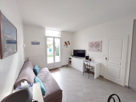 Popular Airbnb listing: Blue Arcachonnaise in the city center in Arcachon