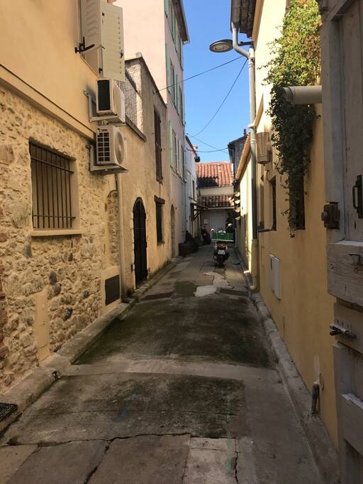 Street entrance to apartment