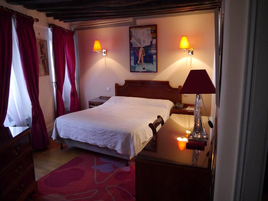 Photo from hotel booking confirmation I received. Room itself may vary.