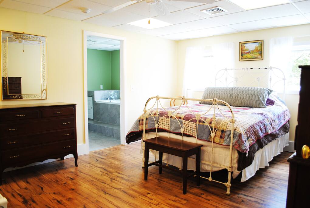 Master bedroom with queen bed.