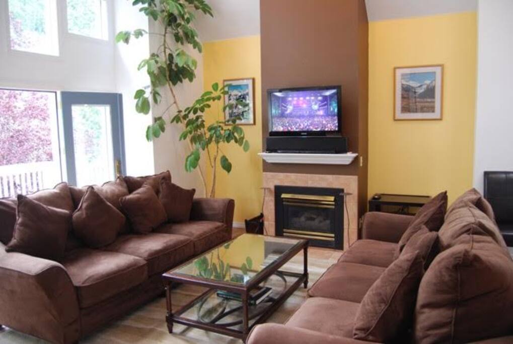 Sunny front living area
