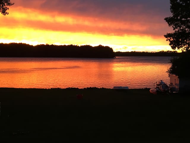 Metro Area Lakeshore home