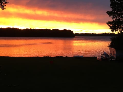 Metro Area Lakeshore home