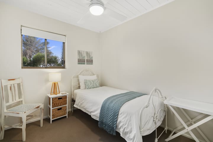 Partial sea view- 1  x single bed bedroom - fan