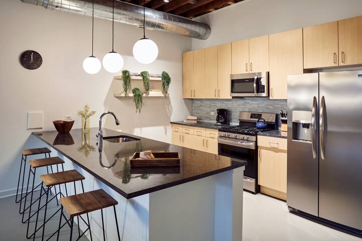 Beautiful Luxury Loft in Fulton Market, Sleeps 12 gallery image 5