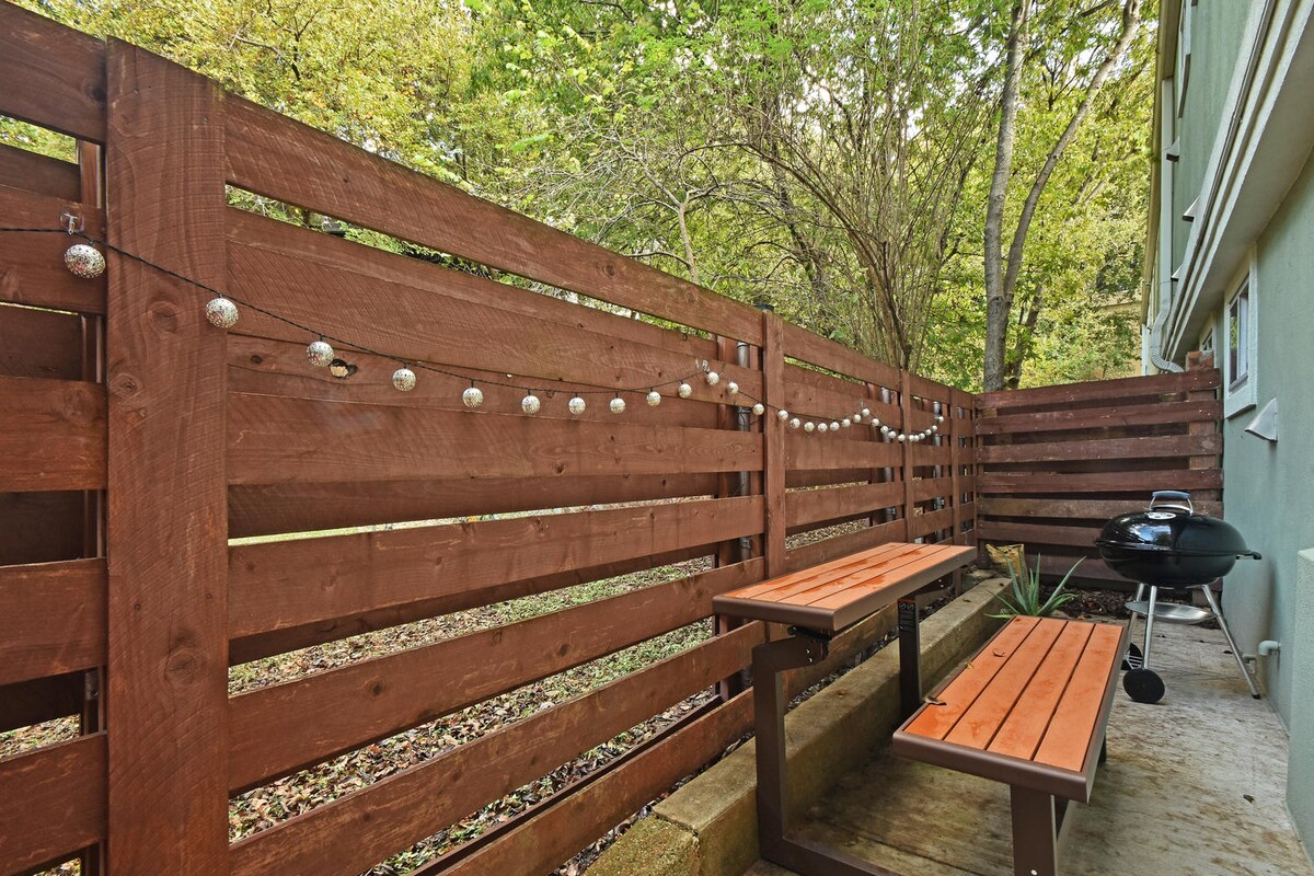 LOCATION & LUXURY - walk to downtown & Whole Foods