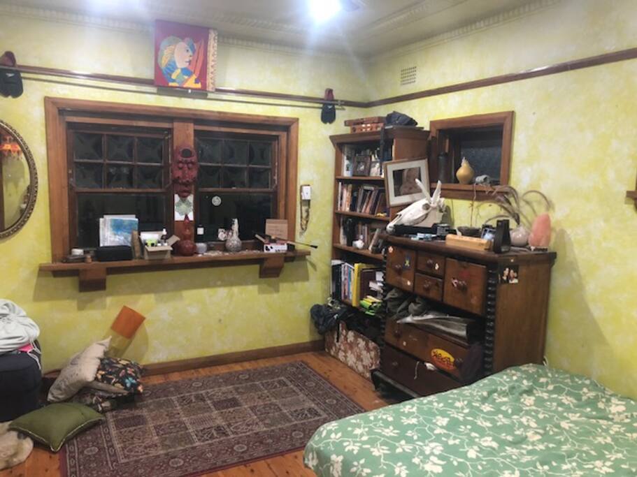 Karingal Yellow room
