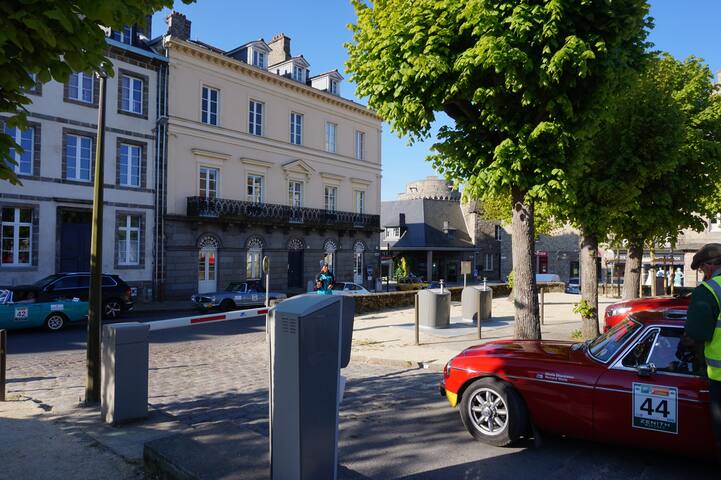Appartement lumineux , Dinan centre  avec vue.