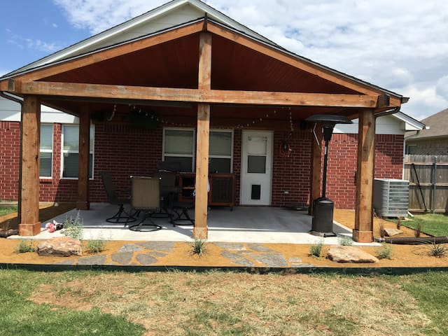 Great room, quiet neighborhood close to campus!